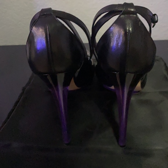 YSL infamous “Lips” Ankle Strap Pump - Picture 3 of 9